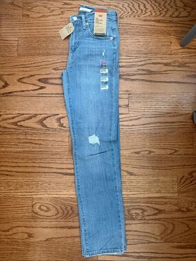 NEW WITH TAG Levi's Light Blue Skinny Jeans with Knee Distress SIZE 25x30